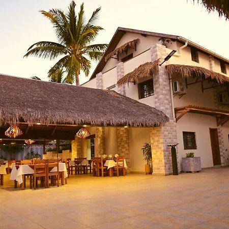Hotel Baobab Cafe Morondava Eksteriør billede