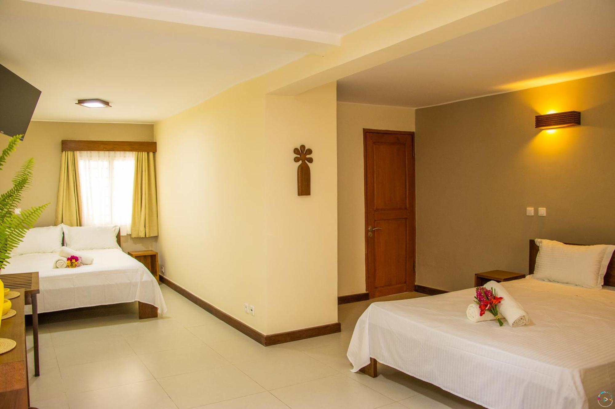 Hotel Baobab Cafe Morondava Eksteriør billede
