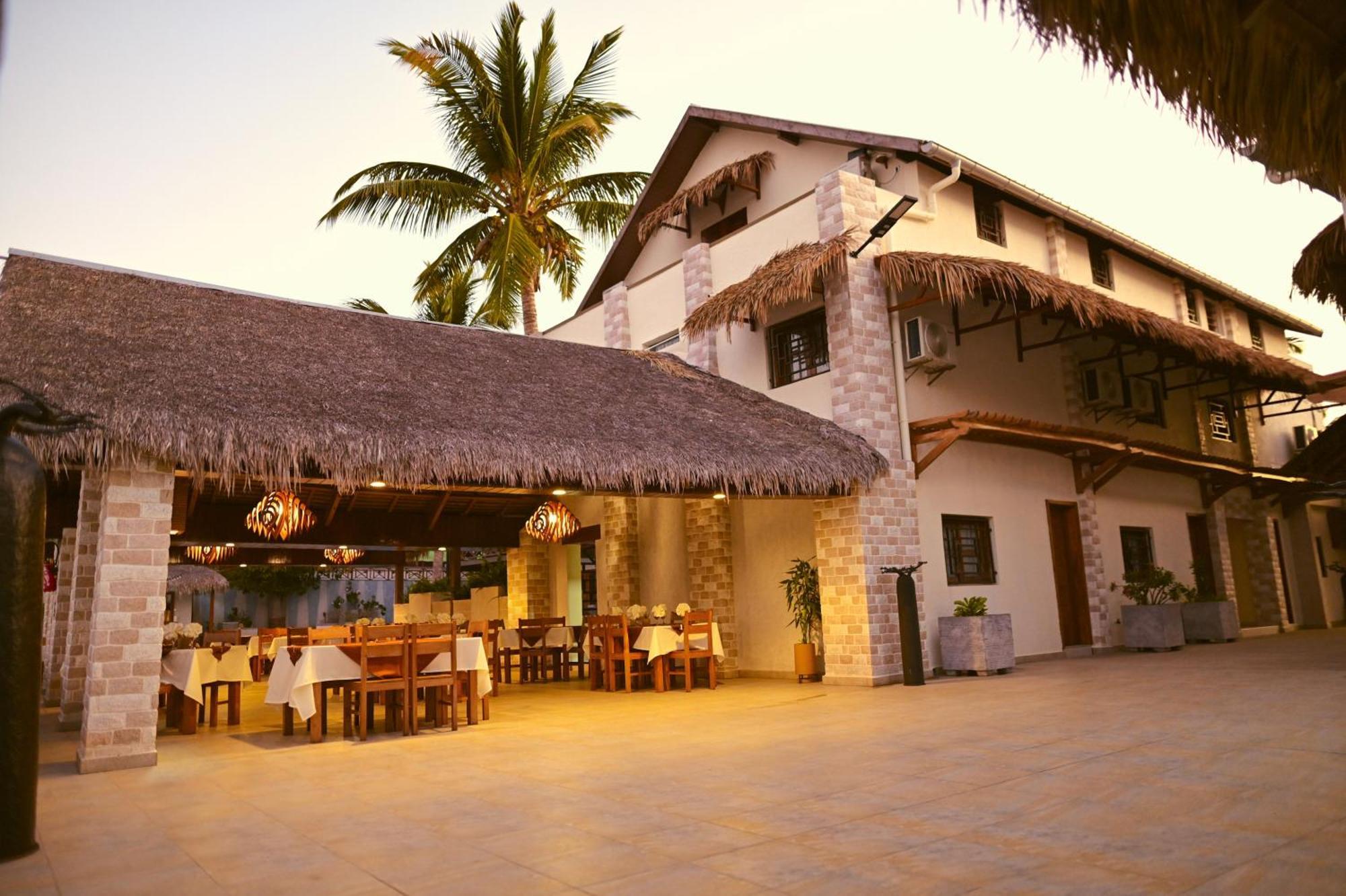 Hotel Baobab Cafe Morondava Eksteriør billede