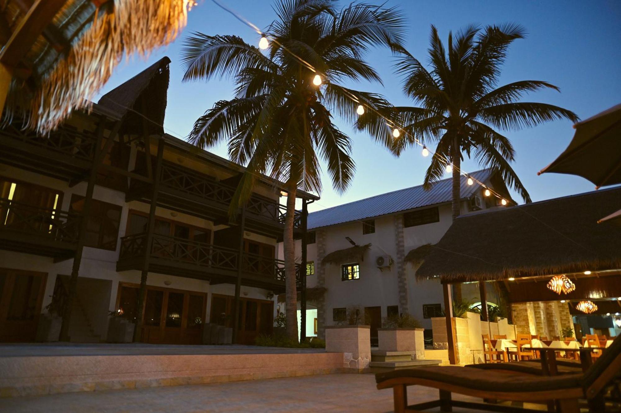 Hotel Baobab Cafe Morondava Eksteriør billede